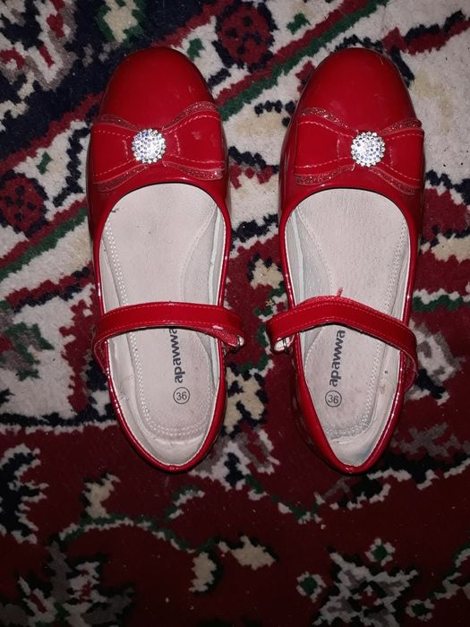 Vând fuste de blugi/ rochii/ sandale/role