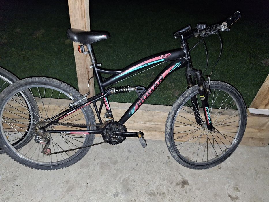 Vând bicicletă foarte bună