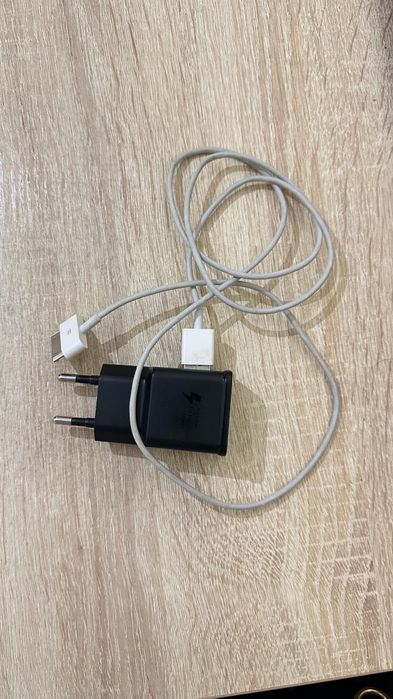 IPhone 4s + зарядка