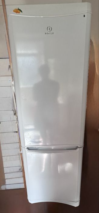 Продам холодильник Indesit