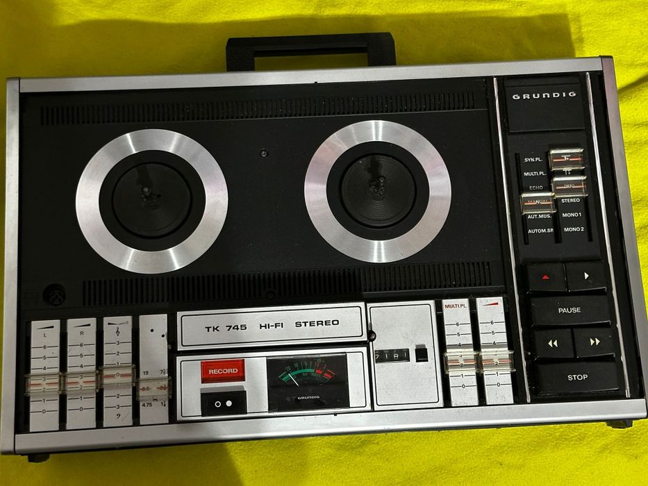 Vând magnetofon Grundig TK 745