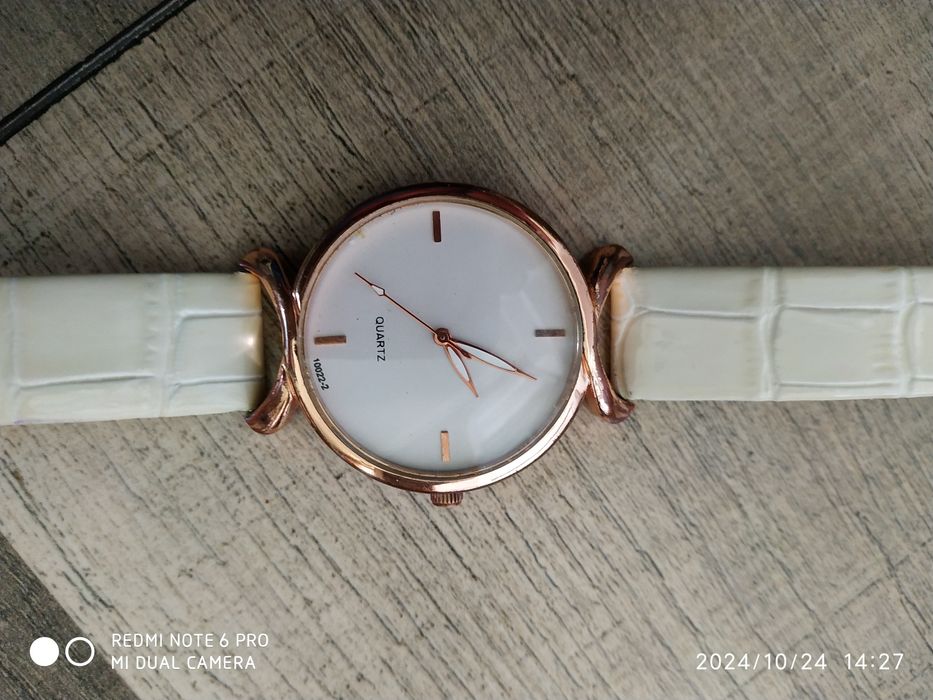 Часы наручные женские *