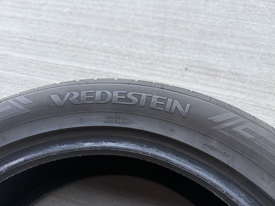 2бр. ОТЛИЧНИ Летни Гуми С Борд 215/55R/18 -VREDESTEIN- DOT:0824- 6.7мм.