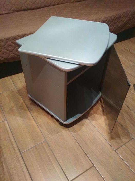 Продавам шкаф за телевизор