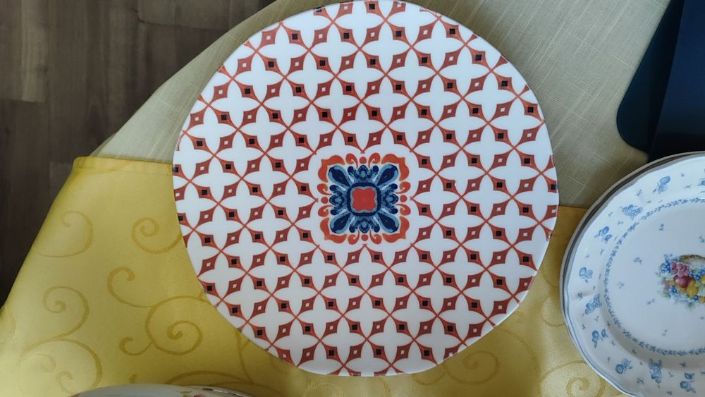 Чинии , различни цветове и размери