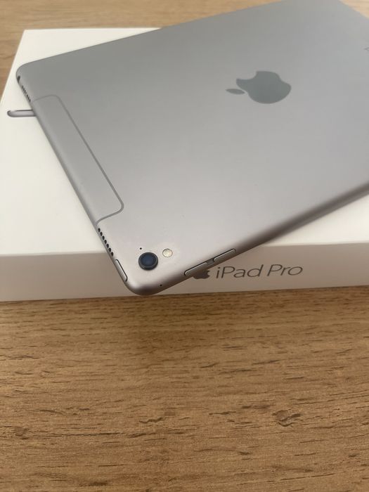 Apple iPad Pro (1-поколения) 9,7 дюйм 128GB