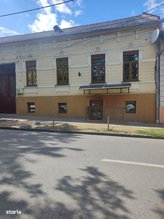 Casa si teren in suprafata de 703 mp, singur in curte.
