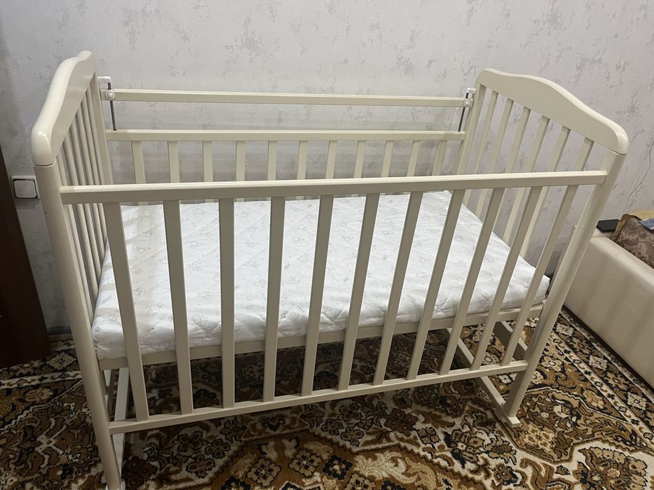 Детская кроватка, б/у, с матрасом