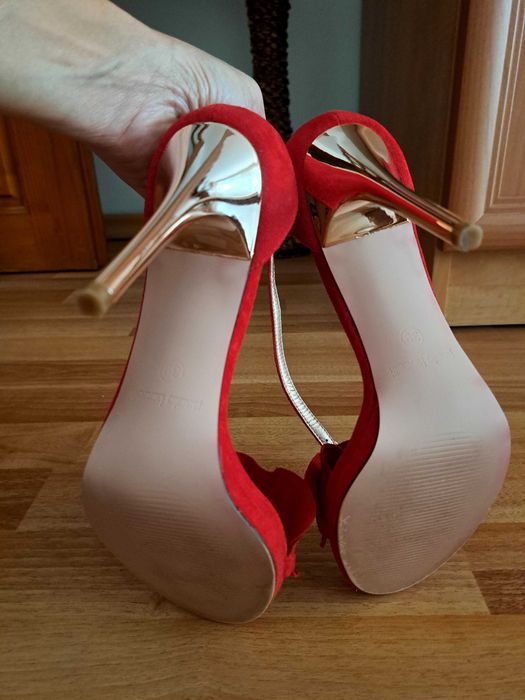 Дамски червени сандали много елегантни номер 39