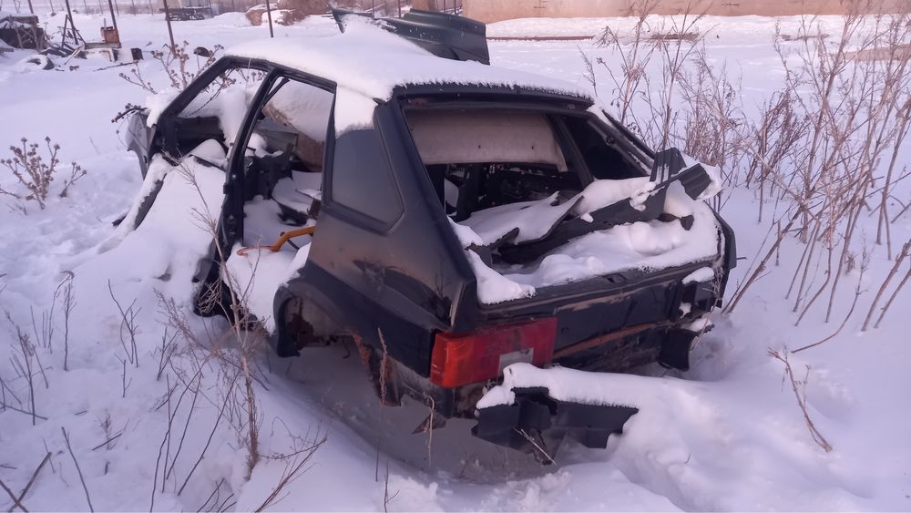 Прадаю на разбор 2114.