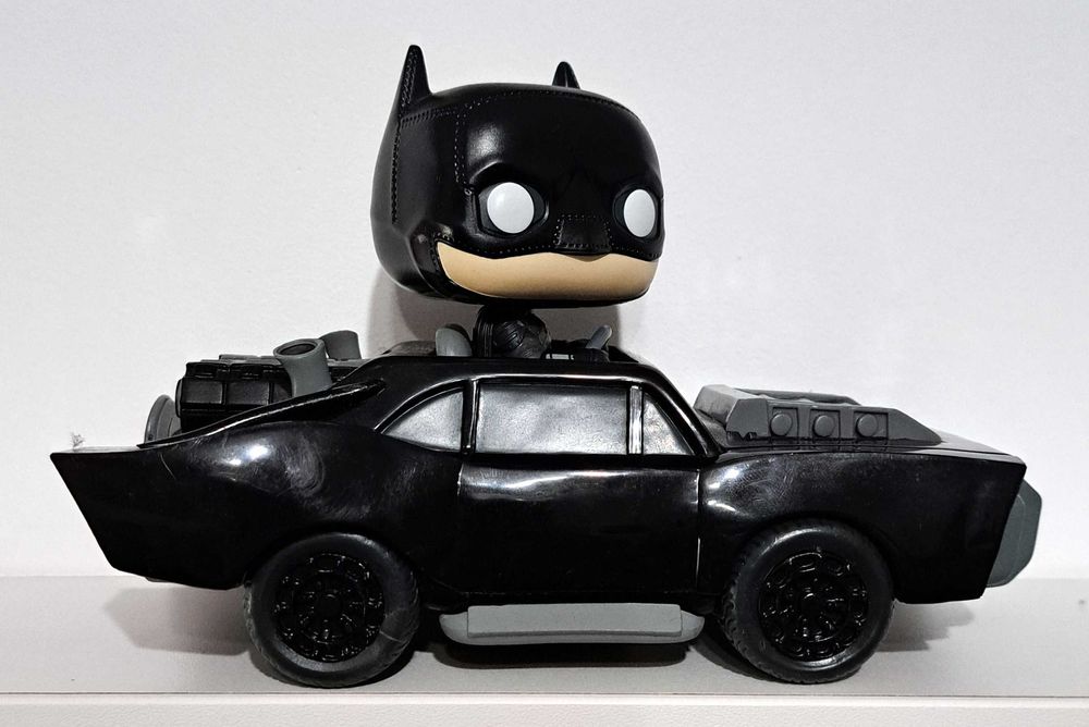 Batman in Batmobile figurina Funko Pop