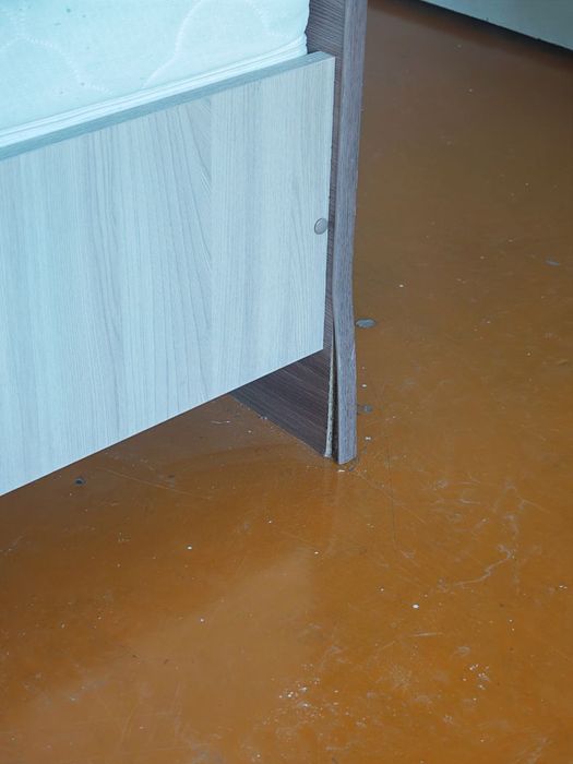 Односпальная кровать с матрасом