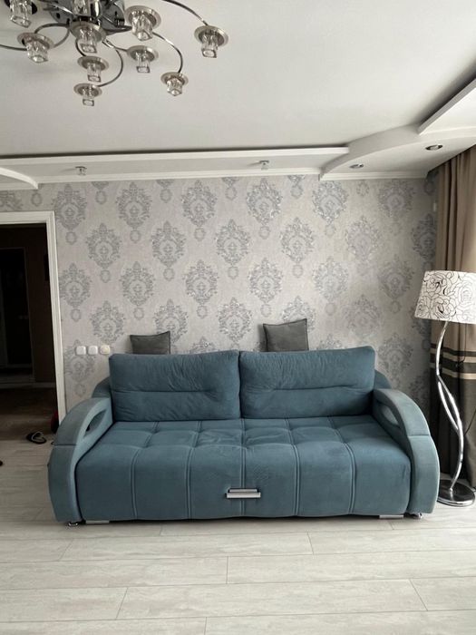 Продам новый диван пользовались 2-3 месяца