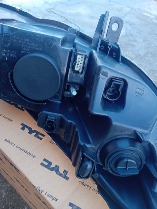 Фар Пежо 407 НОВ