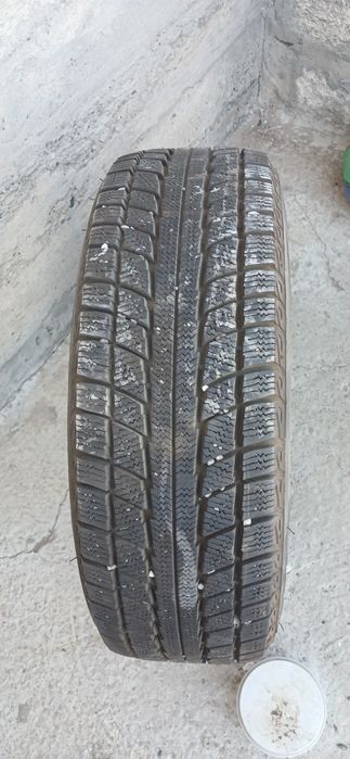 Продаётся зимние покрышки лепучки
