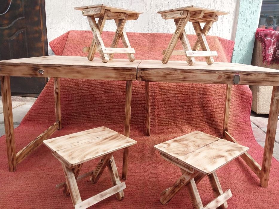 Комплект стол и 4 стула для отдыха
