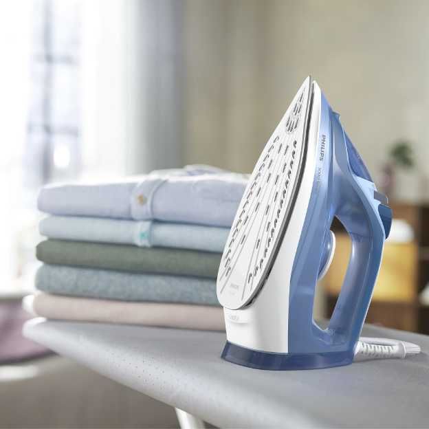 Fier de calcat cu aburi Philips Seria 3000, putere 2400W, Ceramic NOU!