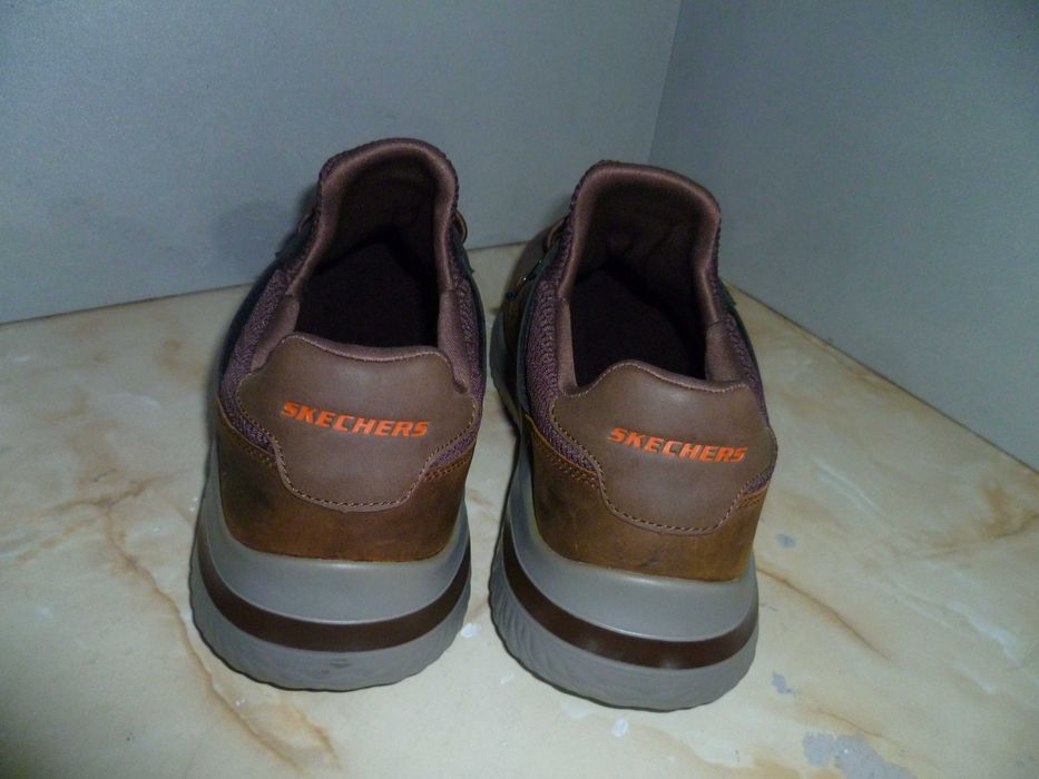 Skechers нови обувки №45
