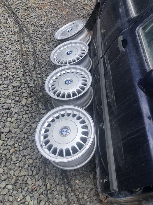 Отличный комплект дисков R15,для BMW E34.