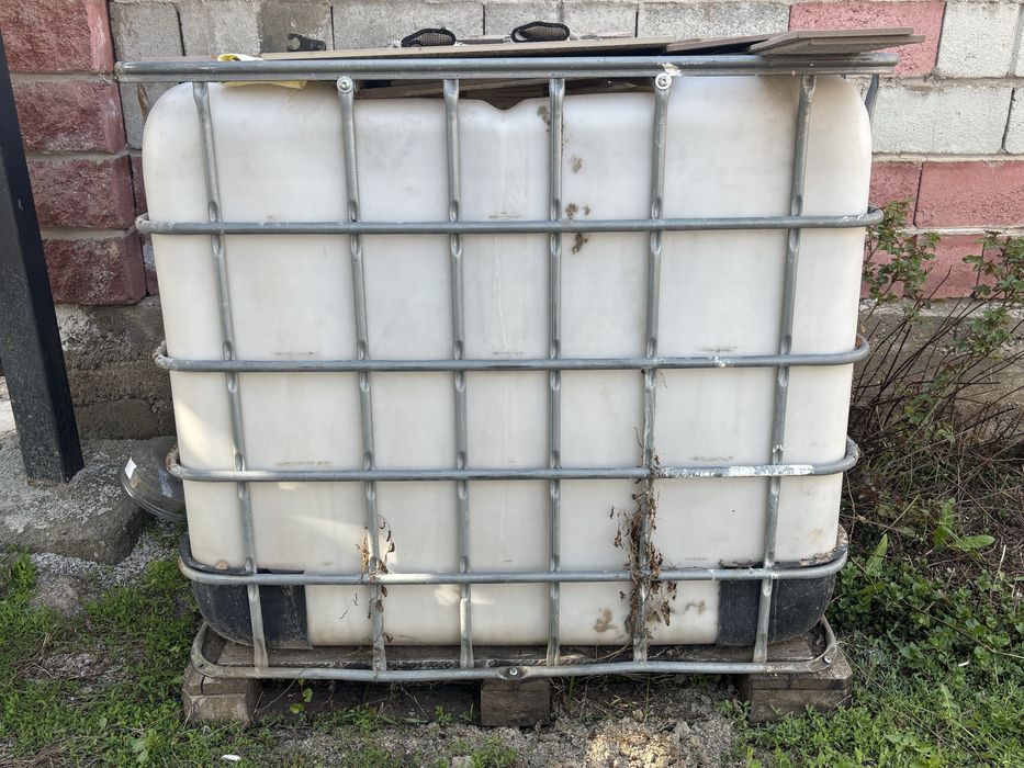 Емкость для воды 1тонн