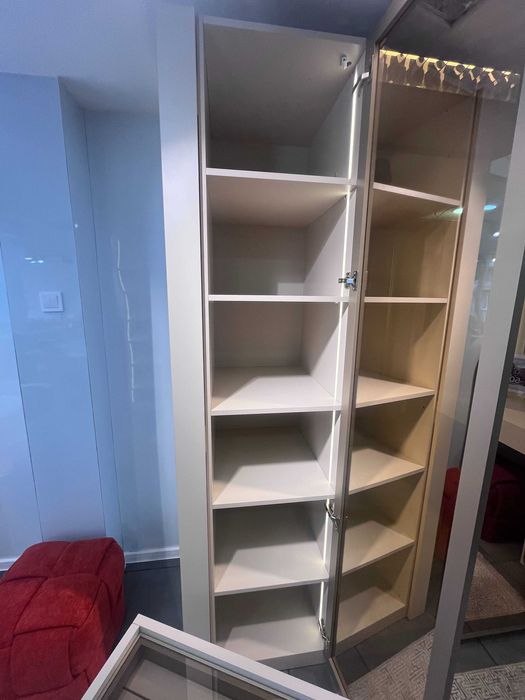 Модулен гардероб с рафтове и LED осветление – 30 см