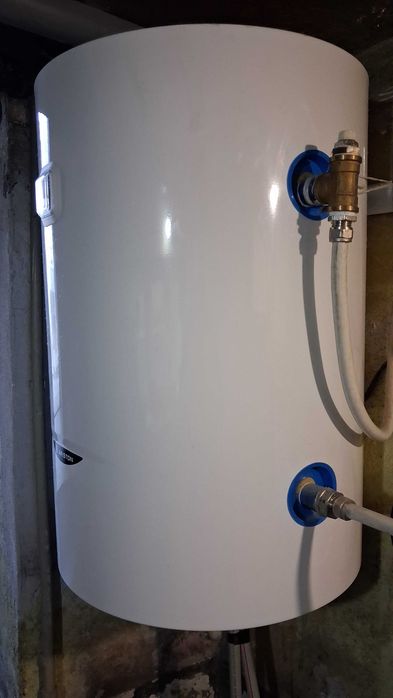 80 литров бойлер Ariston.