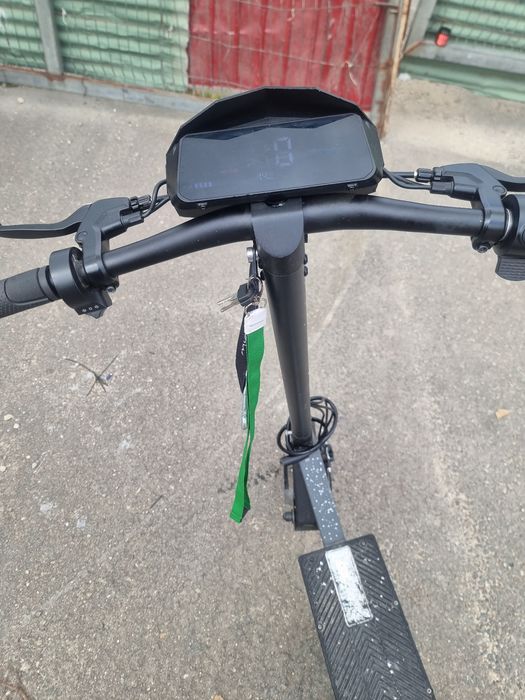 Vând trotineta electrică Mirya