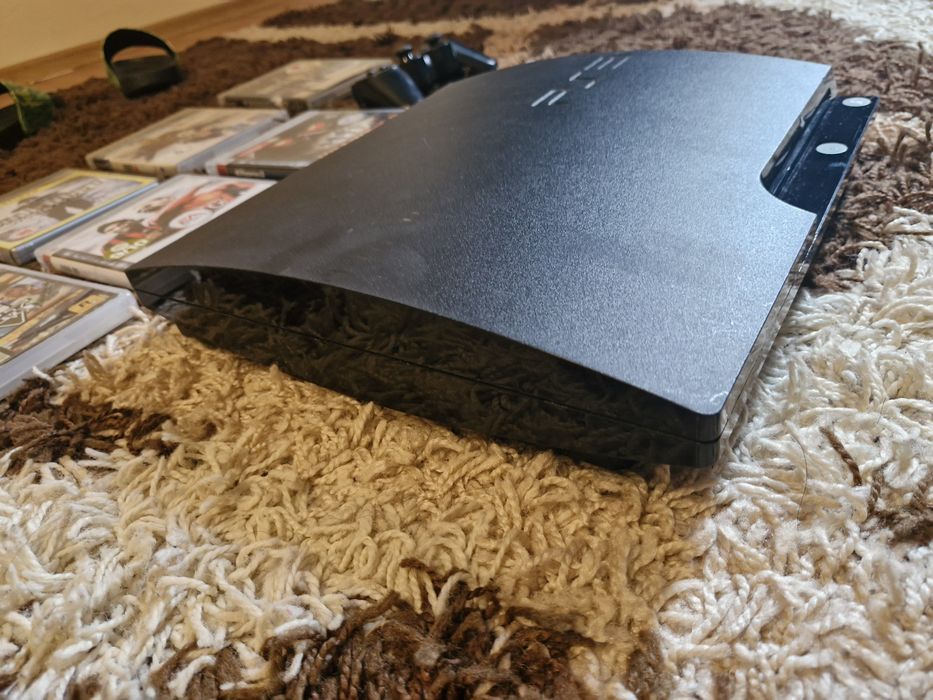 PlayStation 3  cu o maneta dual shock si cu 7 jocuri