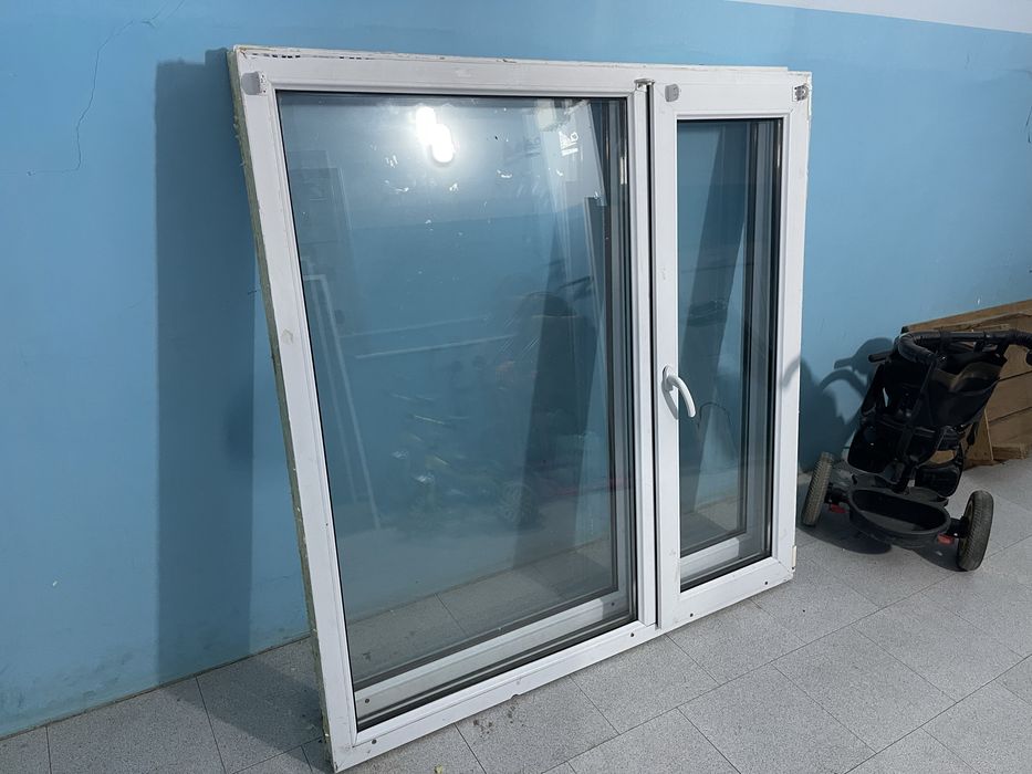 Продам окна 146х146см