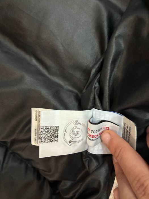 Черно яке Moncler