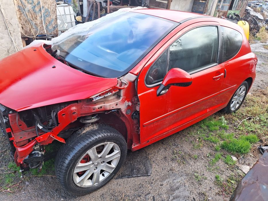 Dezmembrez peugeot 207 2009