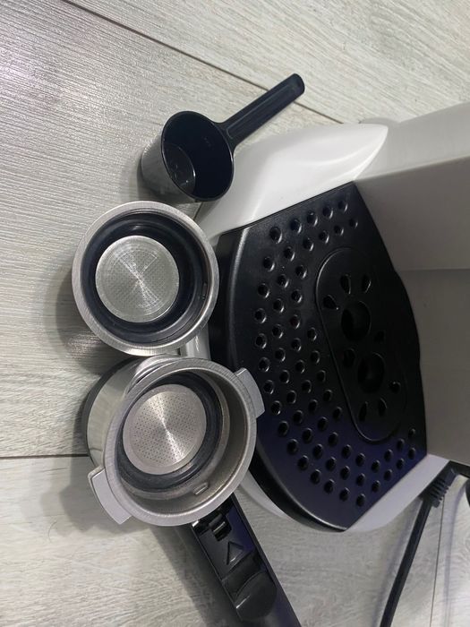 Espressor manual DELONGHI EC221.W, 1L , 1100W, 15 bar, Cappuccino