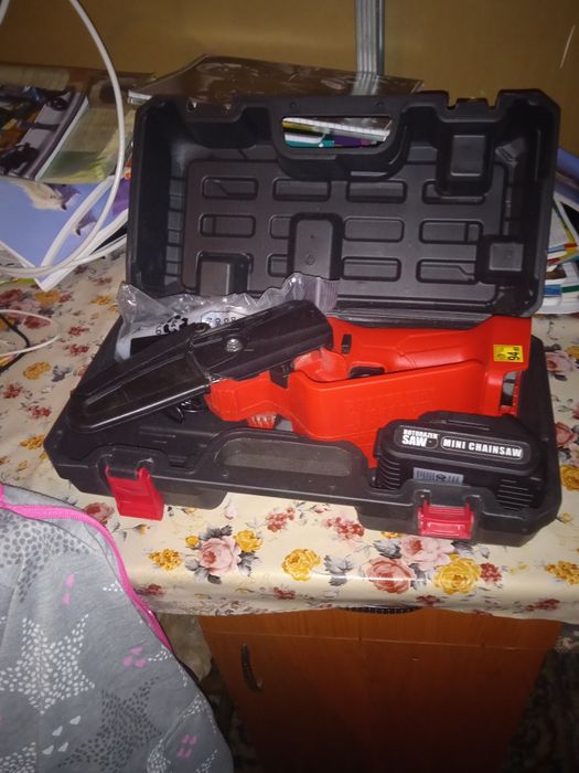 Vând mini drujba nouă folosită de vreo patru ori