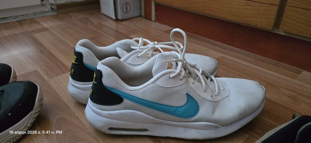 Лот от кецове nike, asics, reebok.