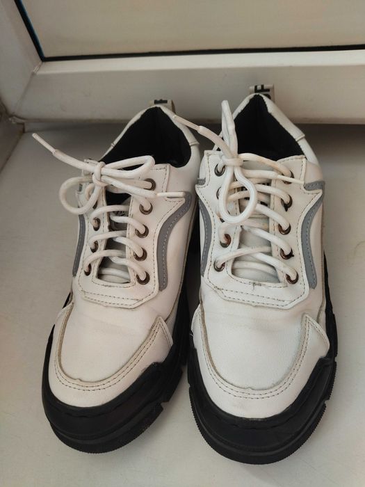 Кроссовки новые 40