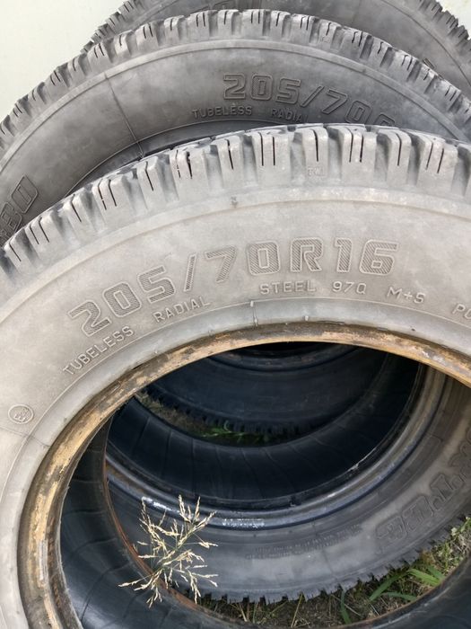 Продам шины 205/70/16