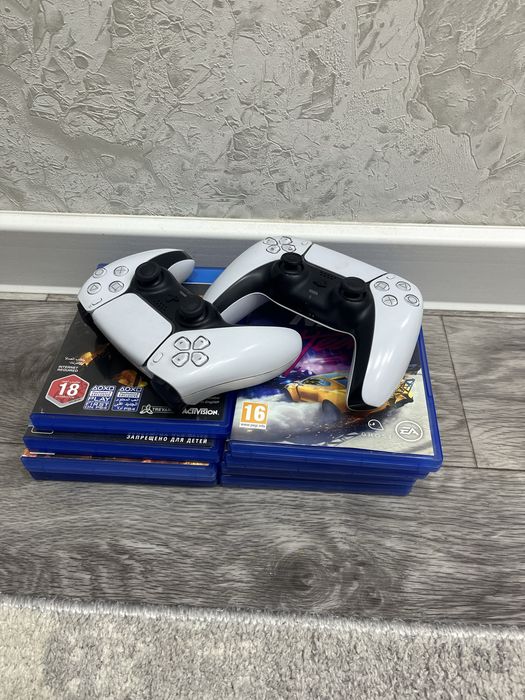 PlayStation 5 + 2 джойстика + 7 игр
