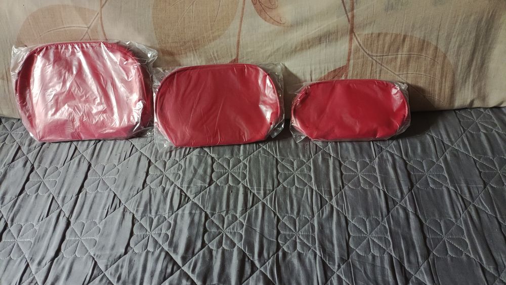 Продам брендовые косметички