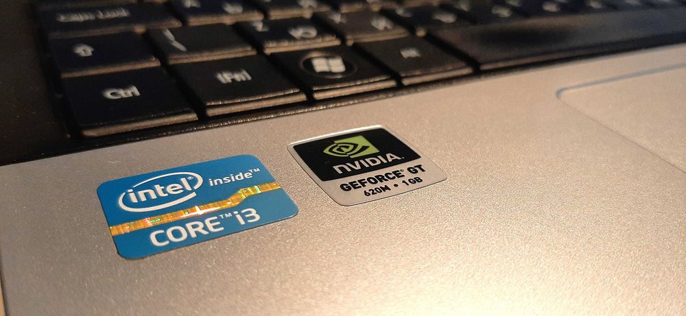 Acer Aspire E1-571G (i3 / NVIDIA GT 620M / 750GB) + Оригинално зарядно