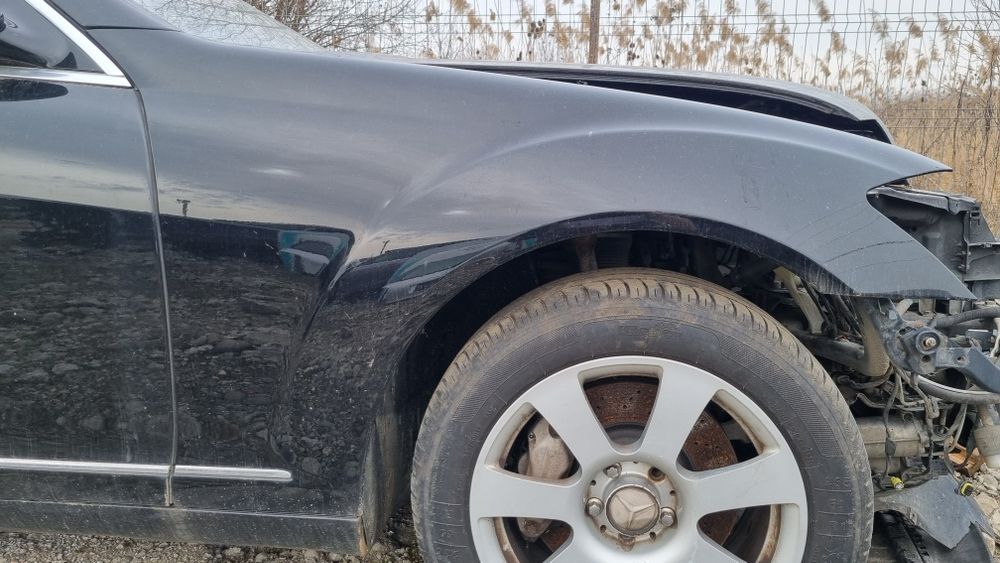 Aripa dreapta fata mercedes S Class w221 an 2008 culoare negru