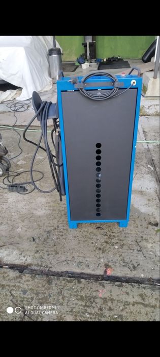 Машина за нанасяне на препарати за автомивка