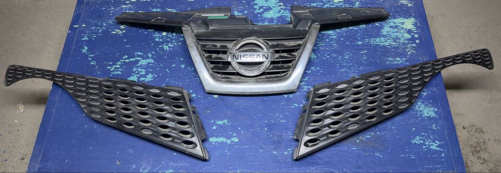 Решетка радиатора Ниссан Жук