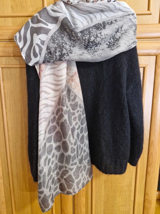 Палантины различных расцветок, новые.