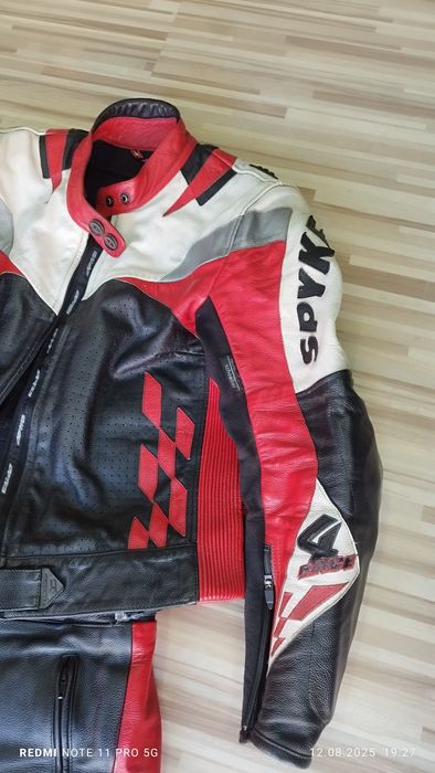 Продавам Мото кожен екип