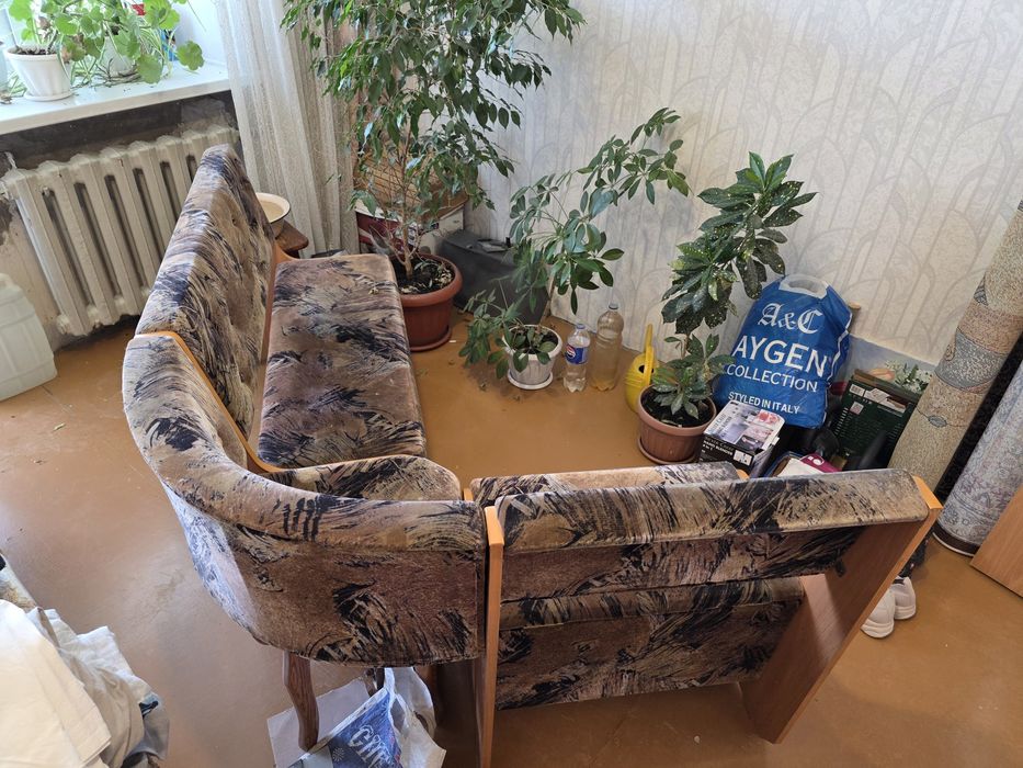 Диван  угловой кухонный.