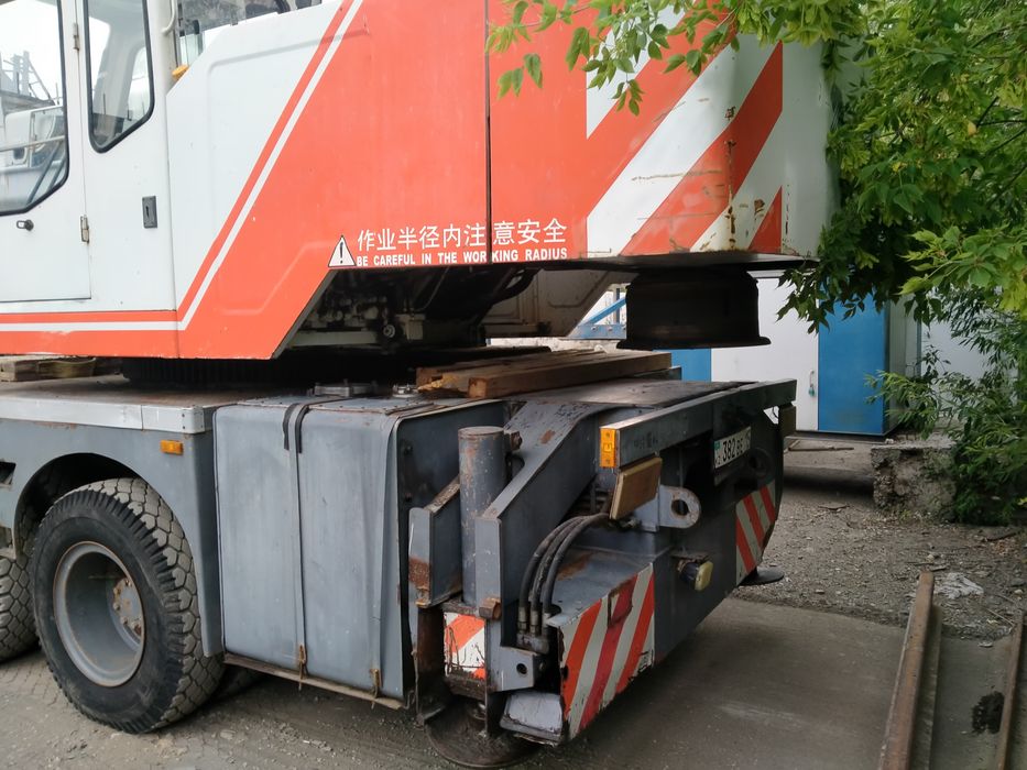 Продам китайский автокран 20 тонн
