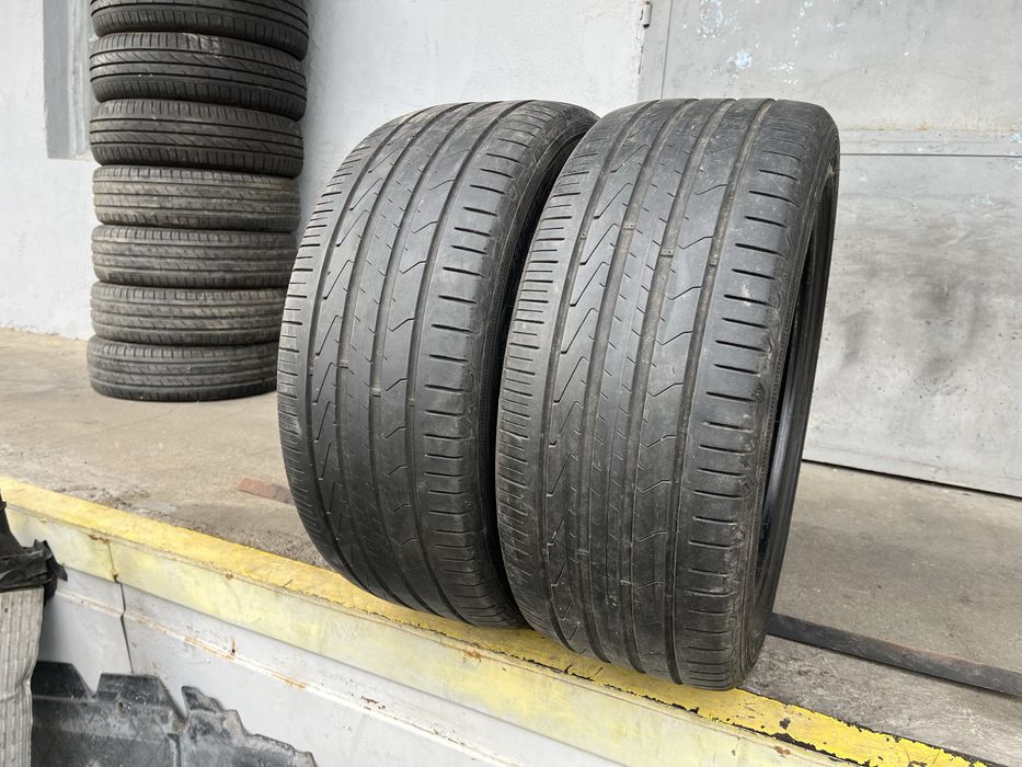 2 бр. летни гуми 235/45/18 Hankook DOT 2918 4 mm