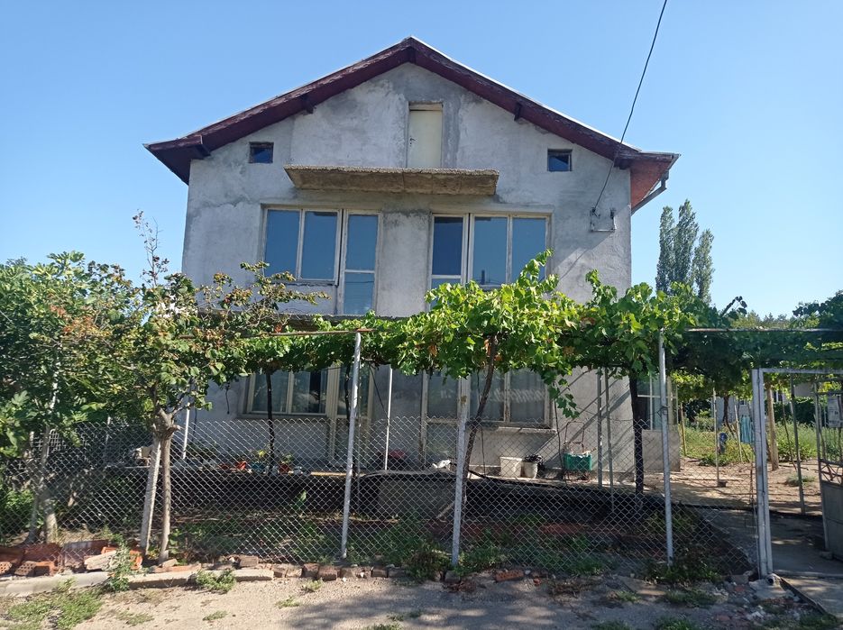 Вила в село Бял Извор област Стара Загора