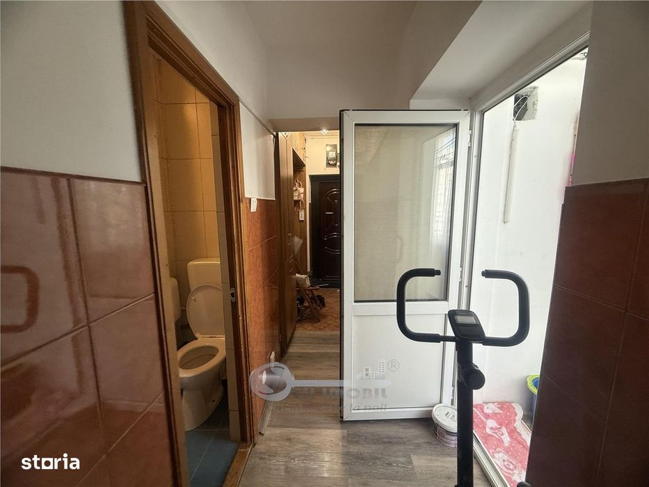 2 Cam Galata Bulevard, Et 1, Decomandat,  2 Balcoane