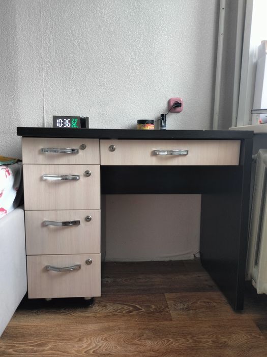 Туалетный столик с зеркалом 18000